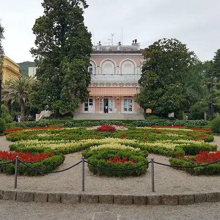 Apartament Anthea *